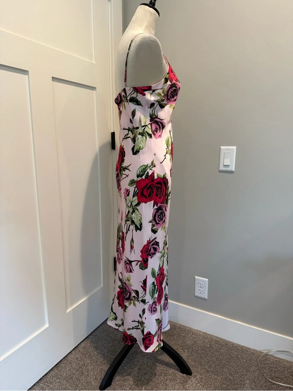 L'AGENCE Seridie silk slip dress. Pink Floral Slip Midi Dress with Rose Print